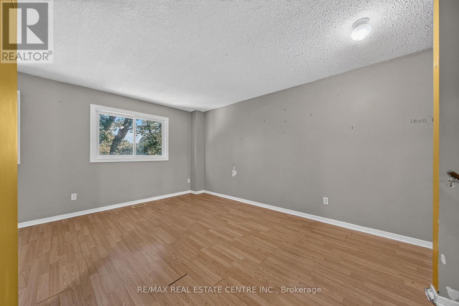 #35 660 OXFORD ROAD - 17