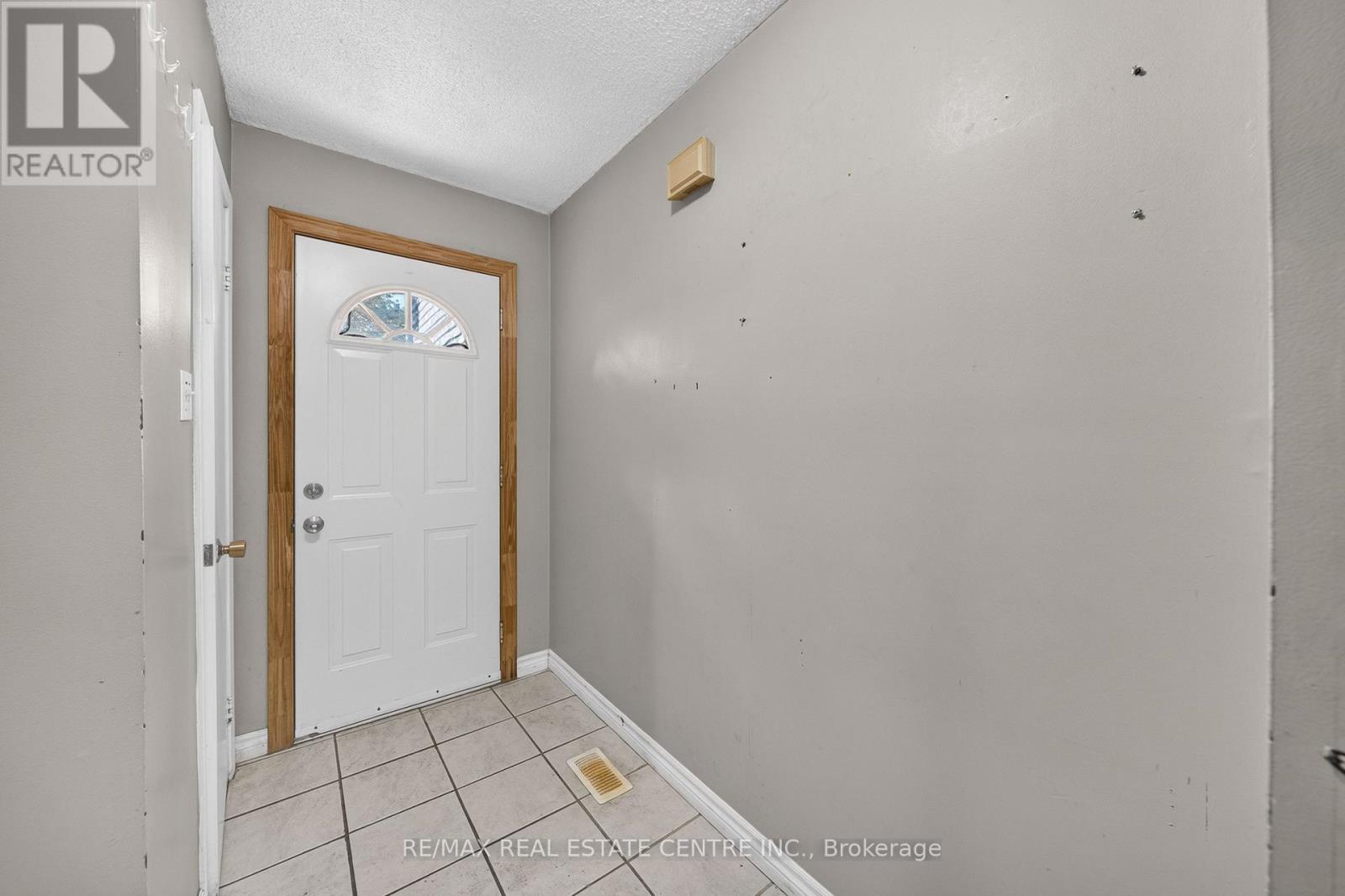 #35 660 OXFORD ROAD - Image 35