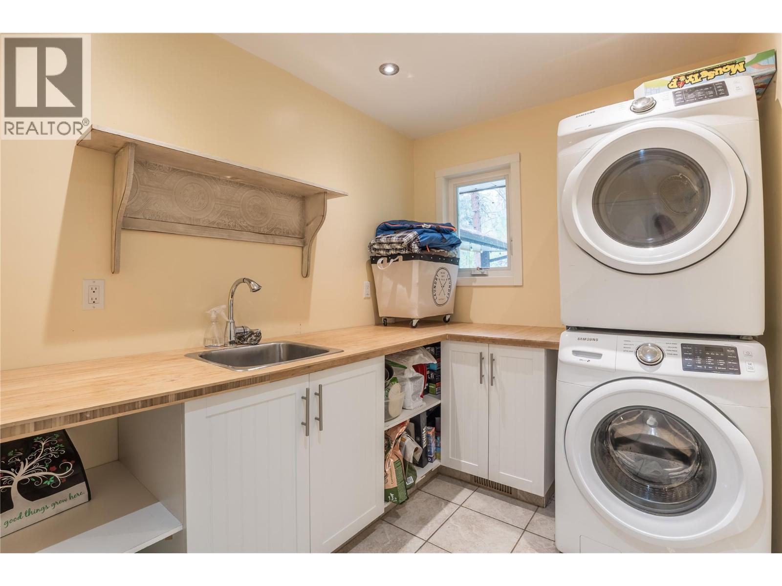 6407 Simpson Road, Summerland