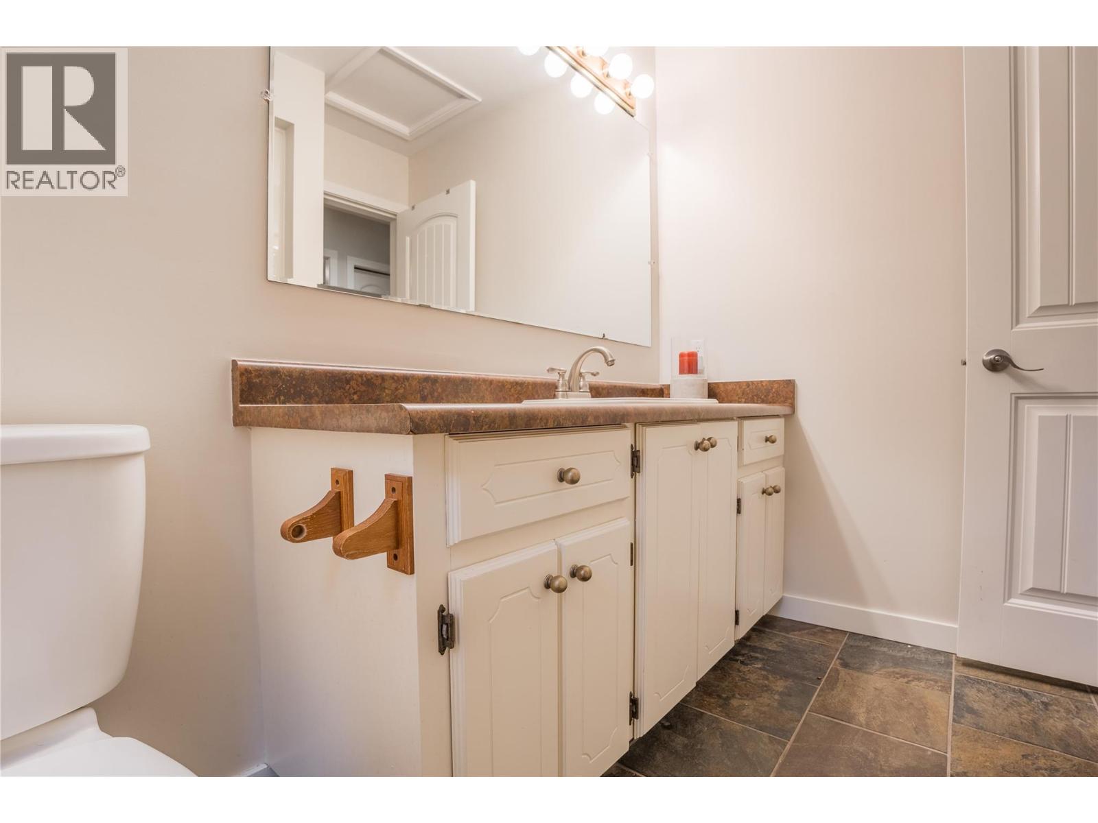 6407 Simpson Road, Summerland