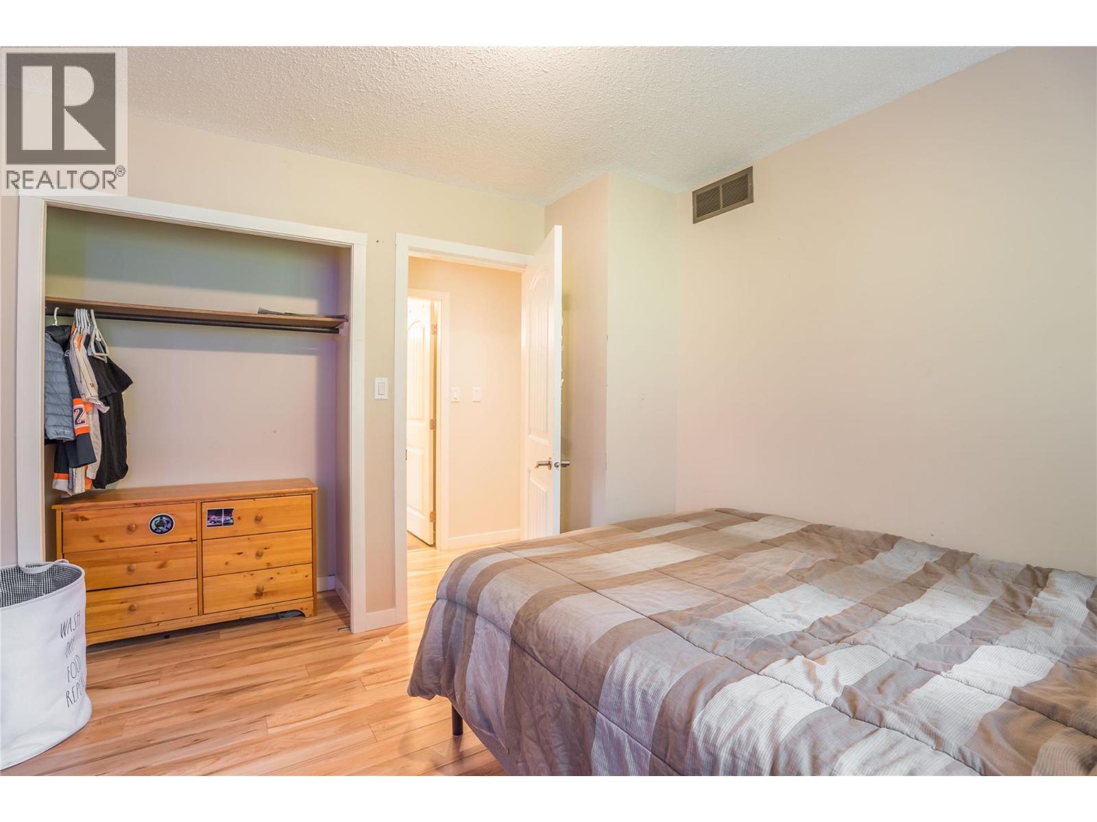 6407 Simpson Road, Summerland