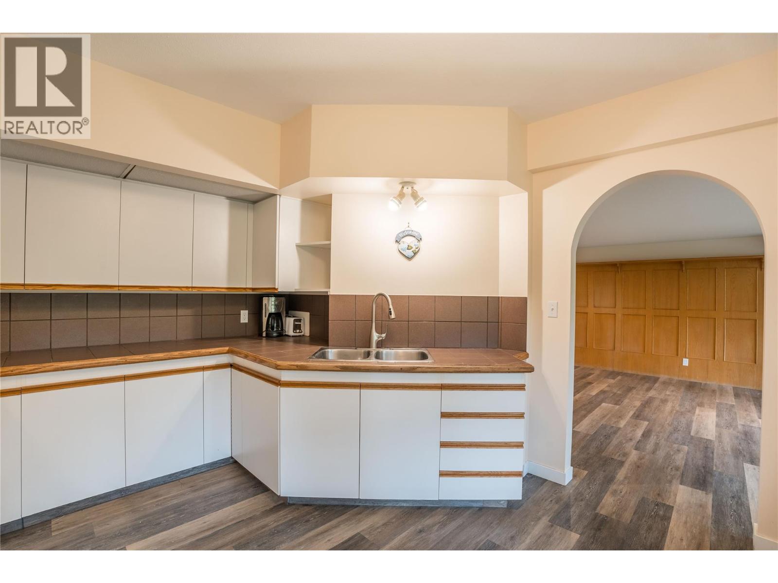 6407 Simpson Road, Summerland