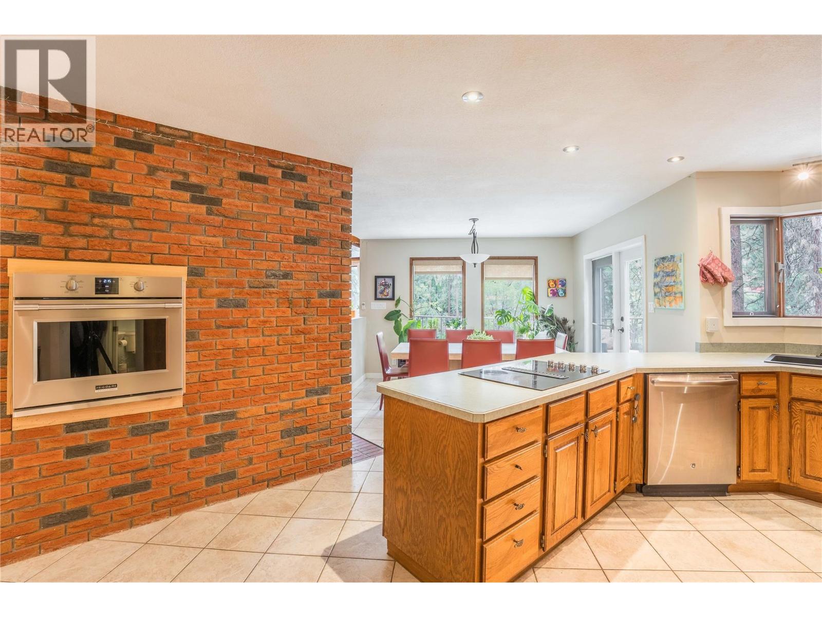 6407 Simpson Road, Summerland