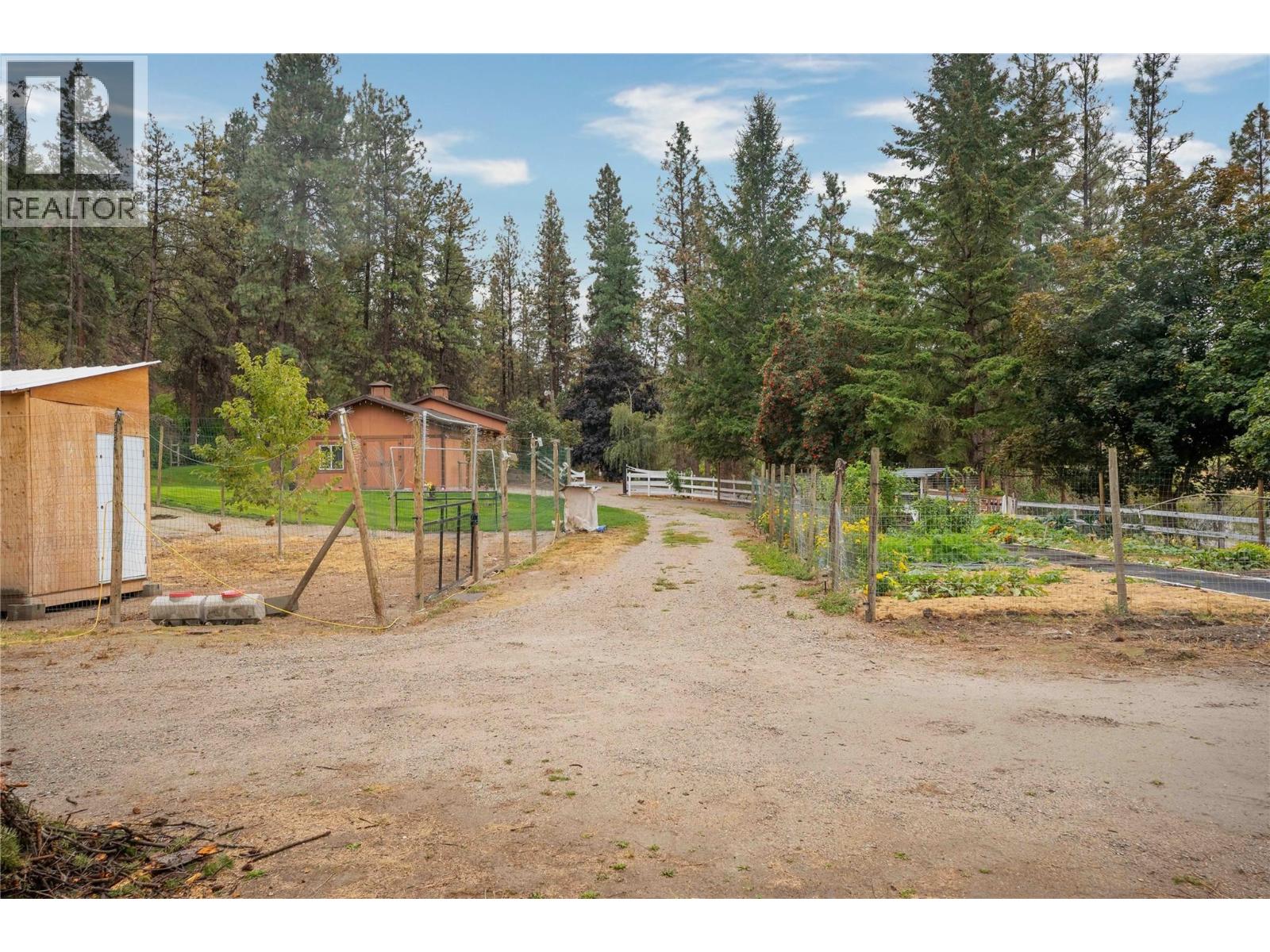 6407 Simpson Road, Summerland