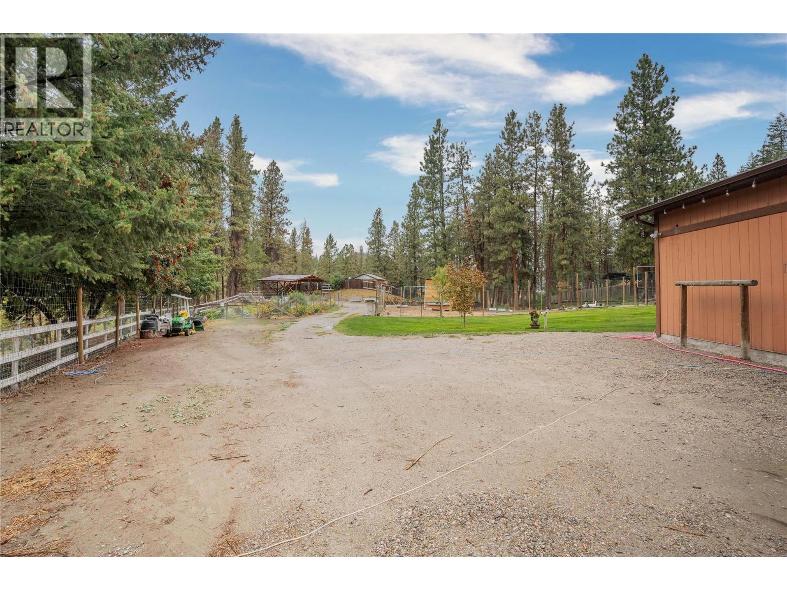 6407 Simpson Road, Summerland