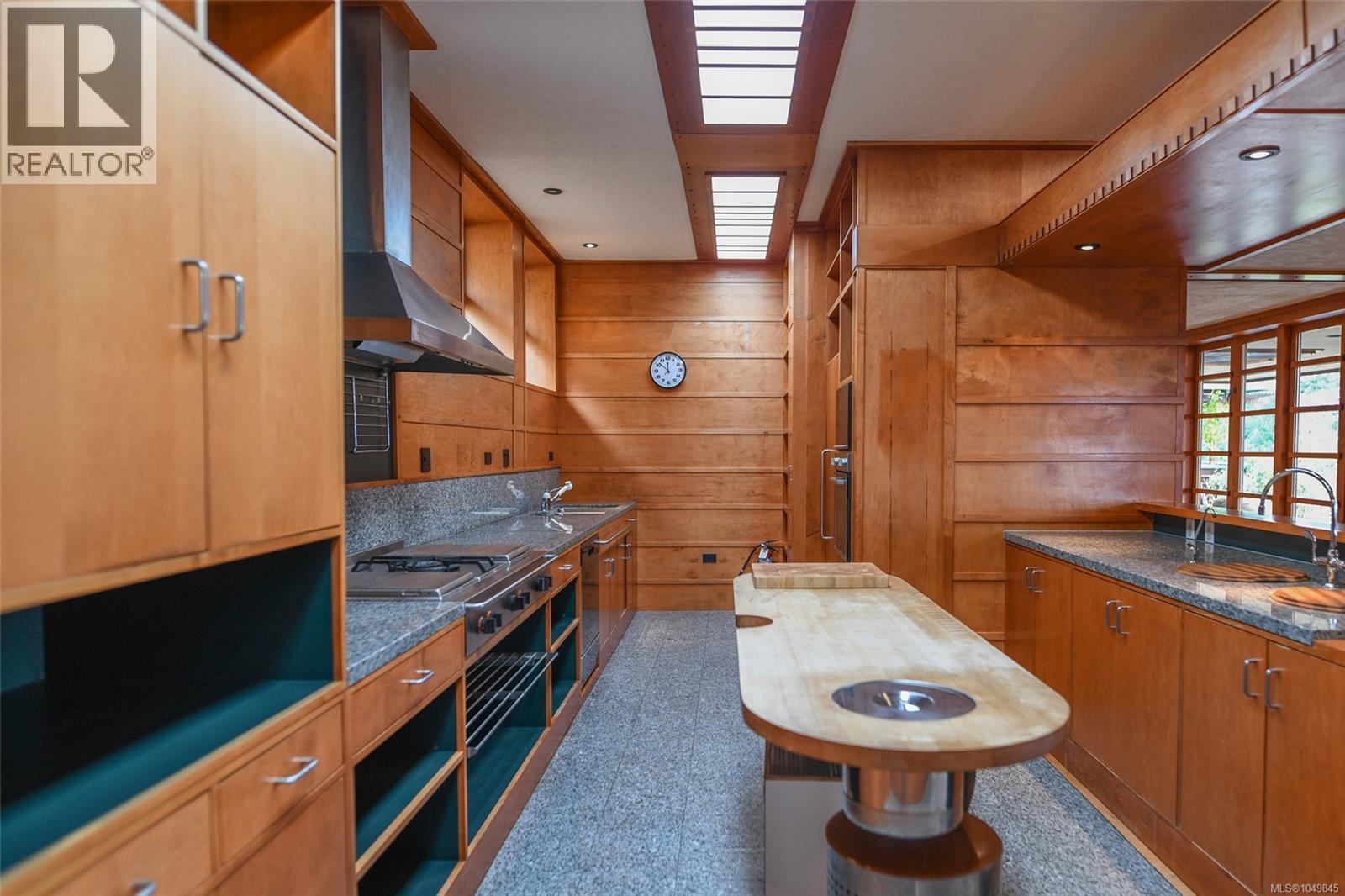 3326 Port Washington Rd - 27