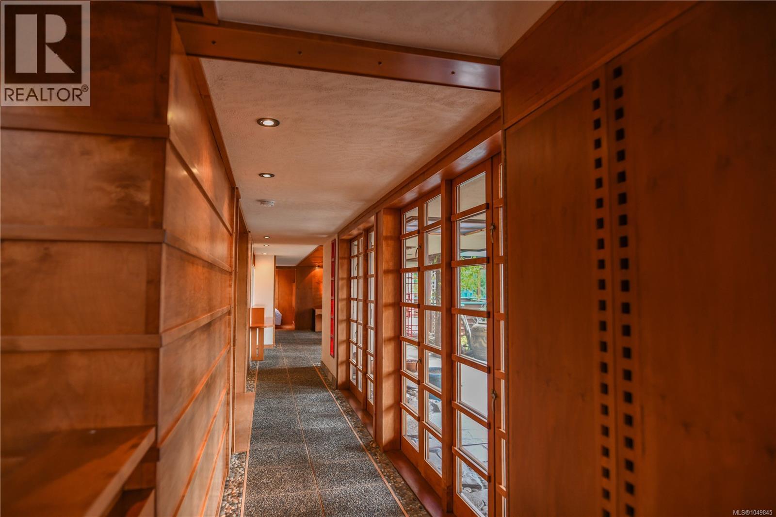 3326 Port Washington Rd - 32