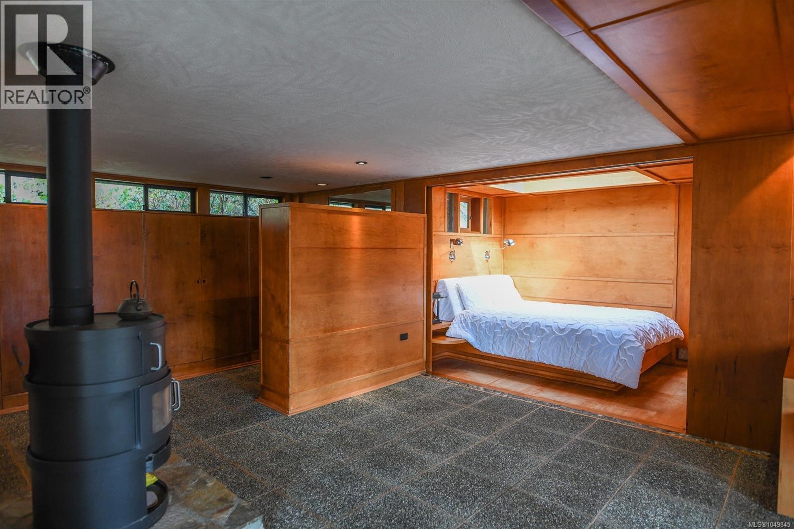 3326 Port Washington Rd - 37