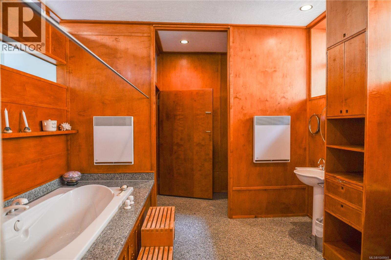 3326 Port Washington Rd - 39