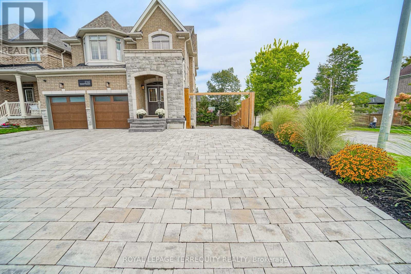 2162 DAWSON CRESCENT - 2