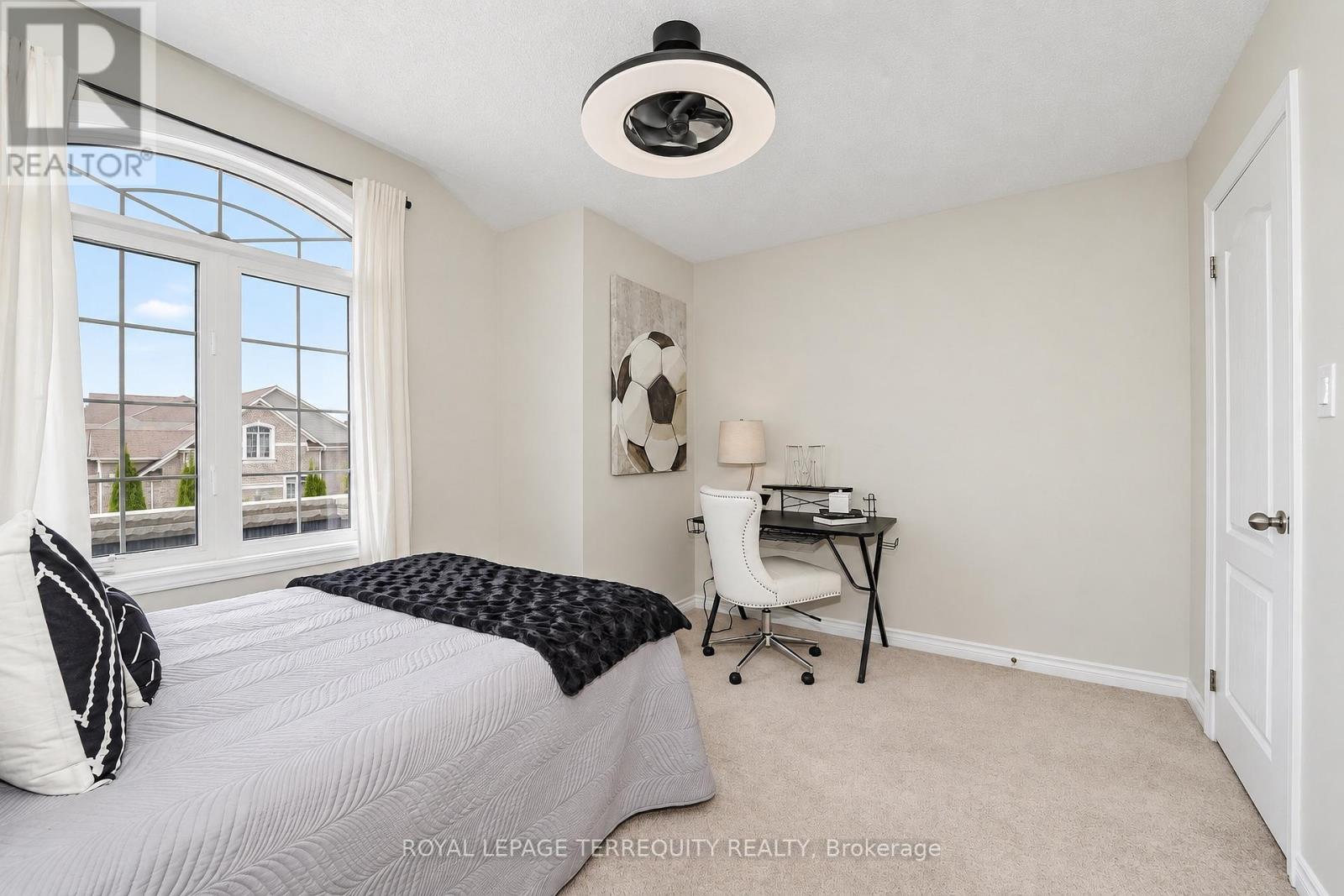 2162 DAWSON CRESCENT - 24