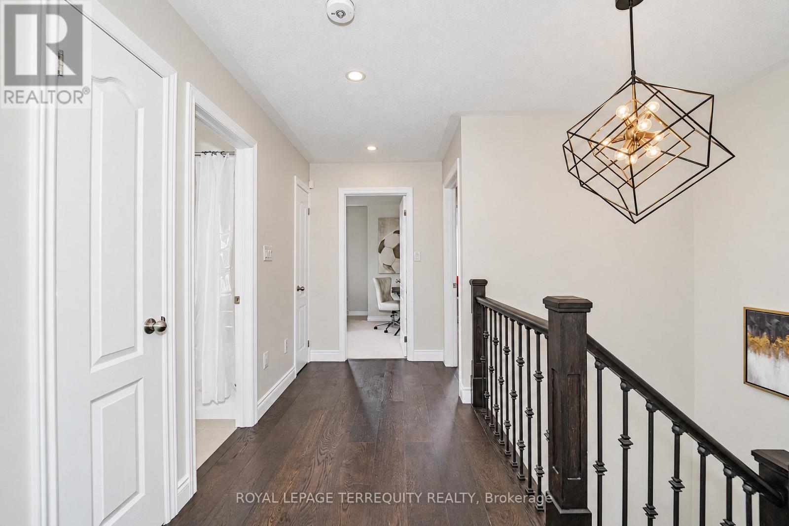 2162 DAWSON CRESCENT - 26