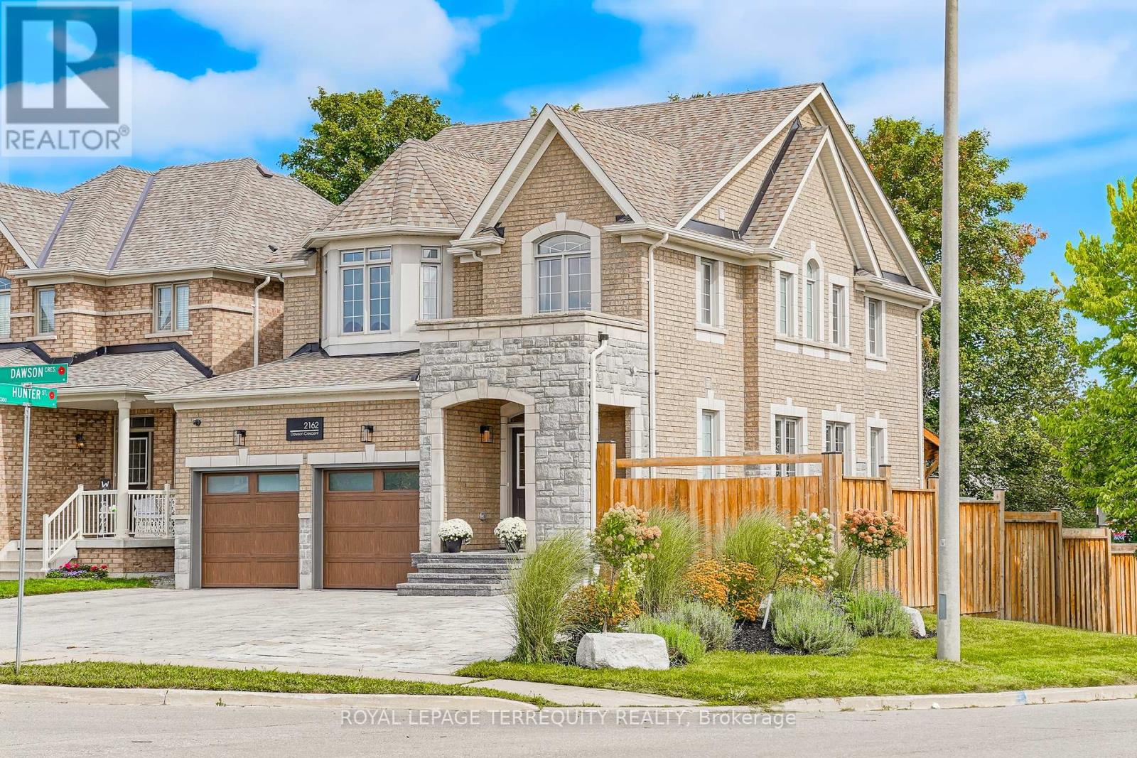 2162 DAWSON CRESCENT - 37