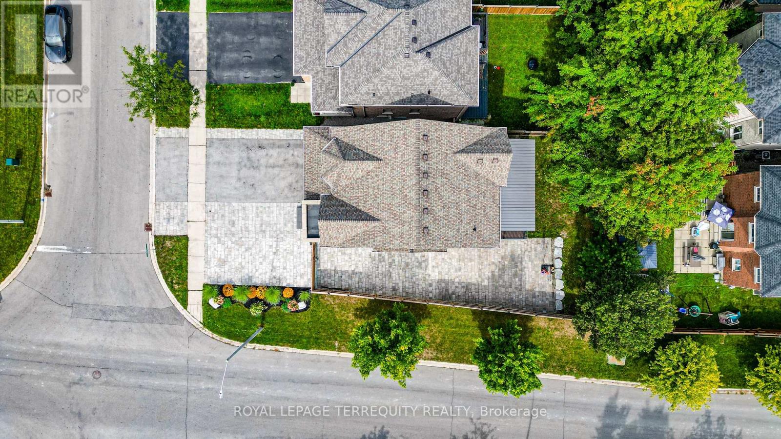 2162 DAWSON CRESCENT - 39