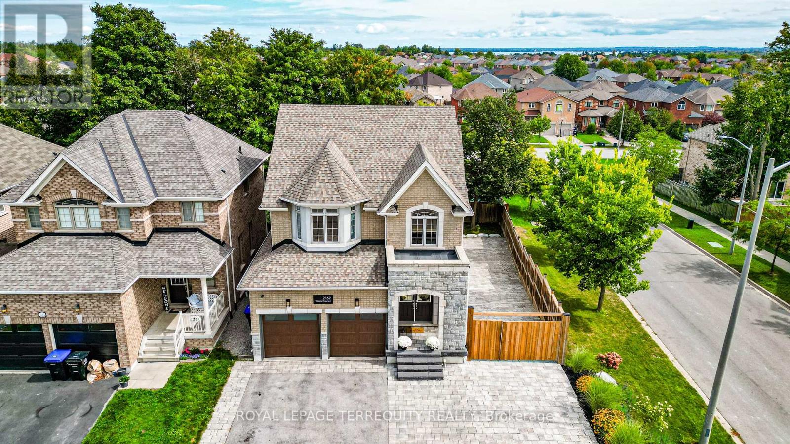 2162 DAWSON CRESCENT - 40