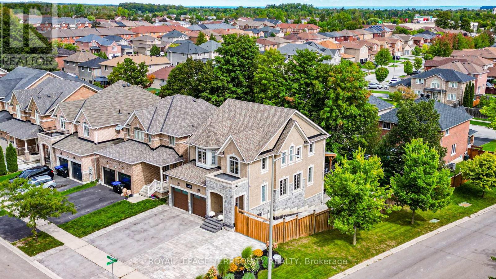 2162 DAWSON CRESCENT - 42