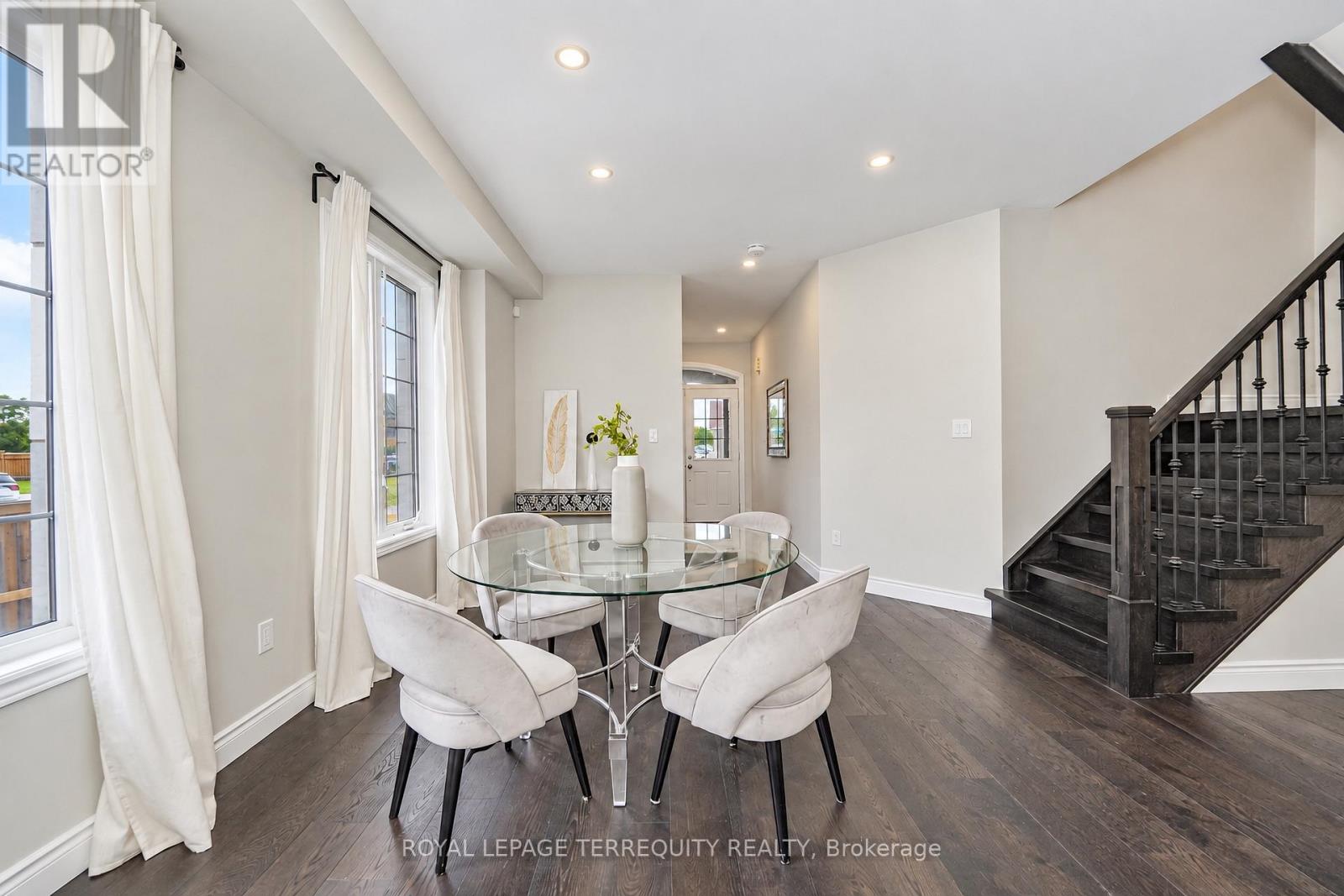 2162 DAWSON CRESCENT - 6