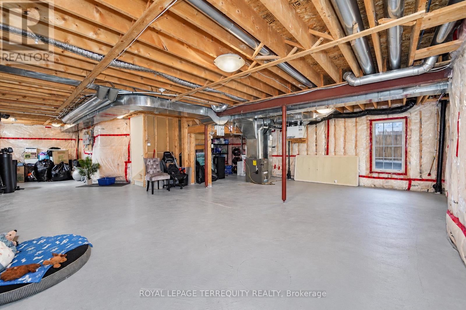2162 DAWSON CRESCENT - 48