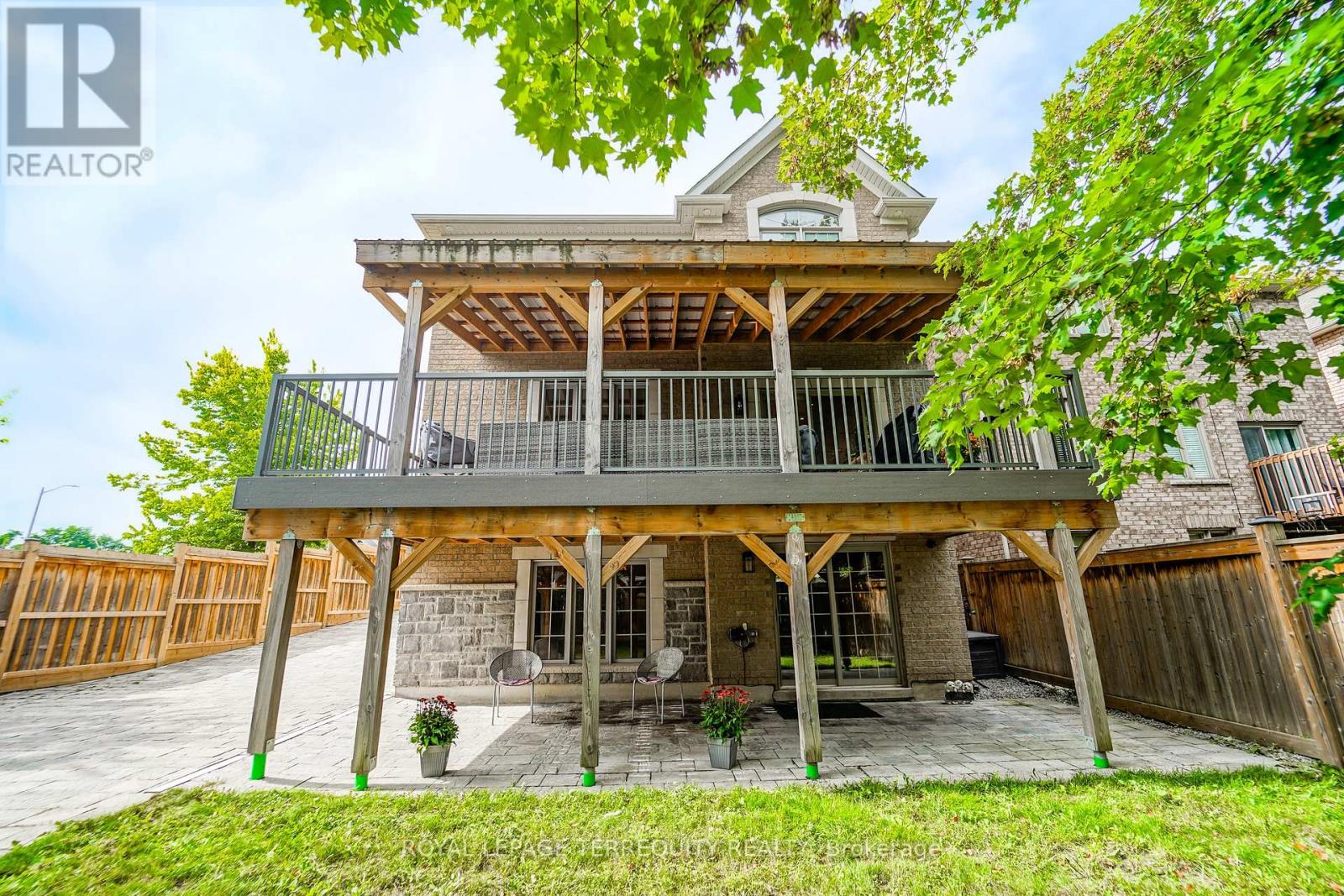 2162 DAWSON CRESCENT - 34