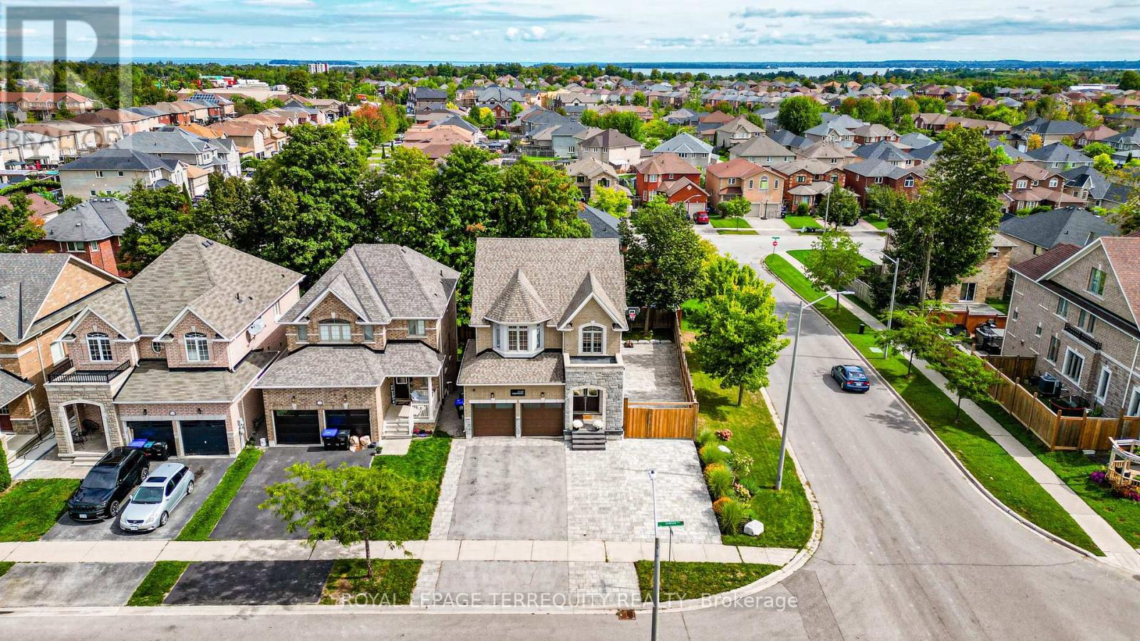 2162 DAWSON CRESCENT - 41