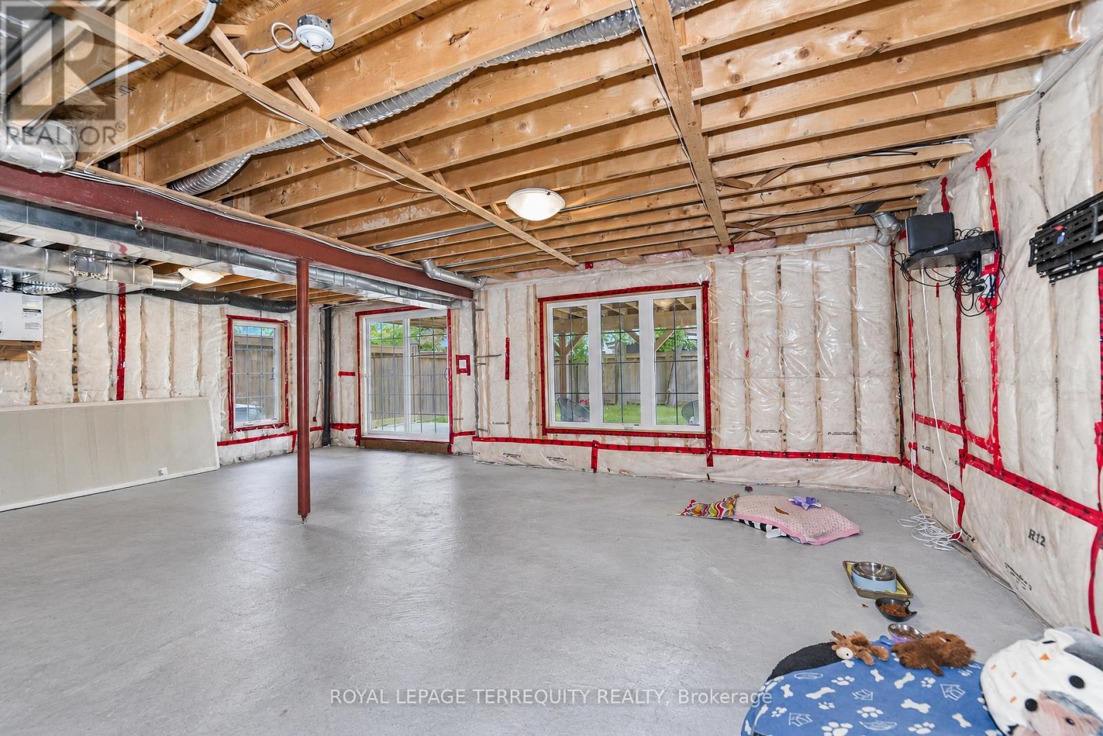 2162 DAWSON CRESCENT - 49