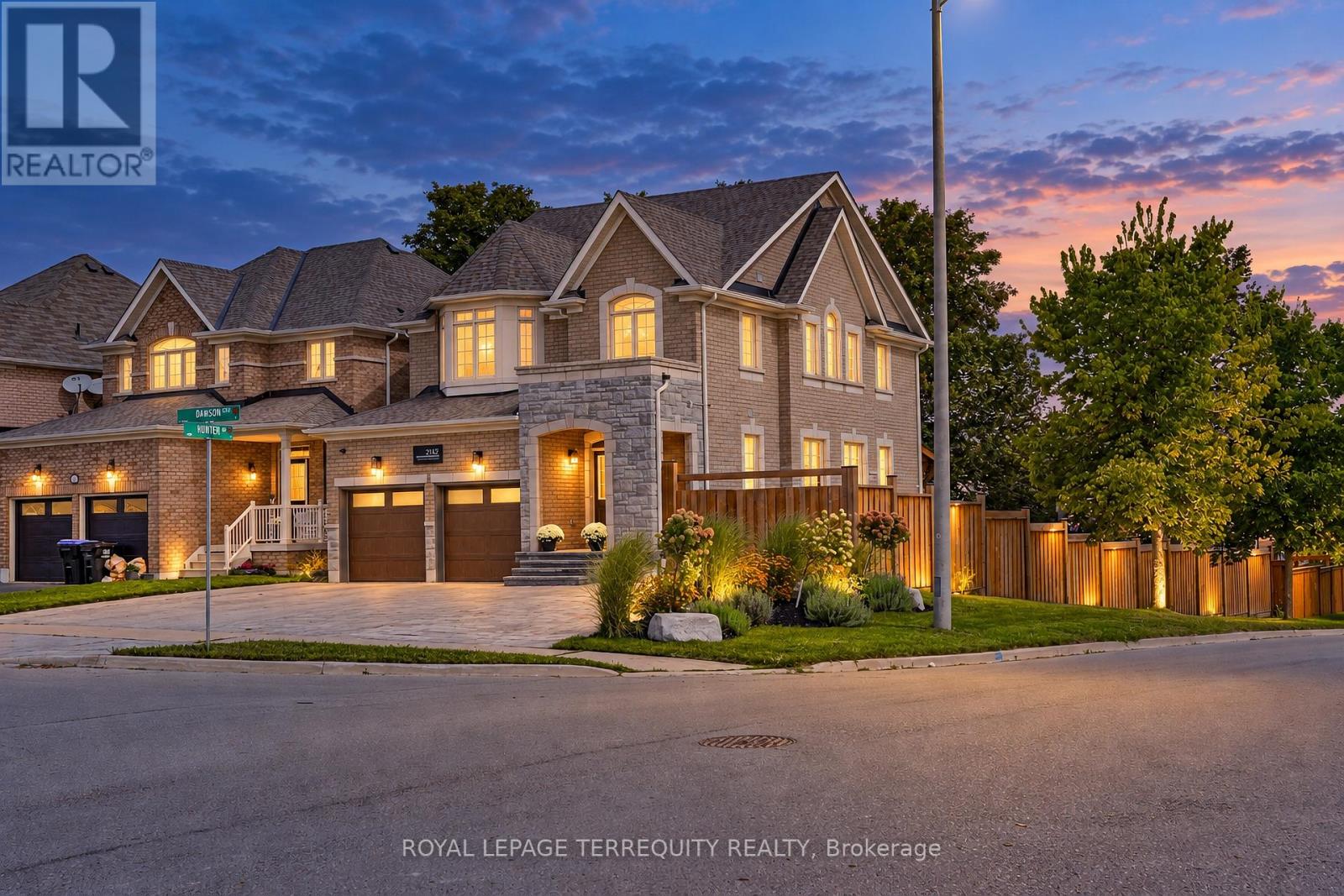 2162 DAWSON CRESCENT - 47