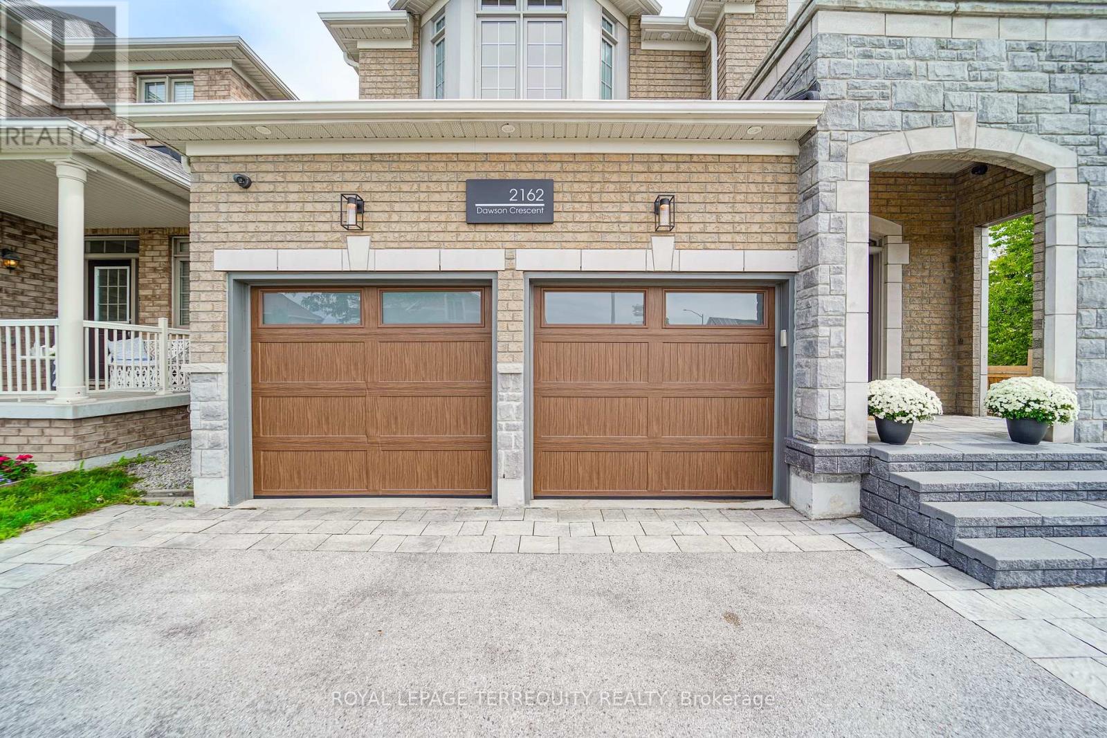 2162 DAWSON CRESCENT - 50