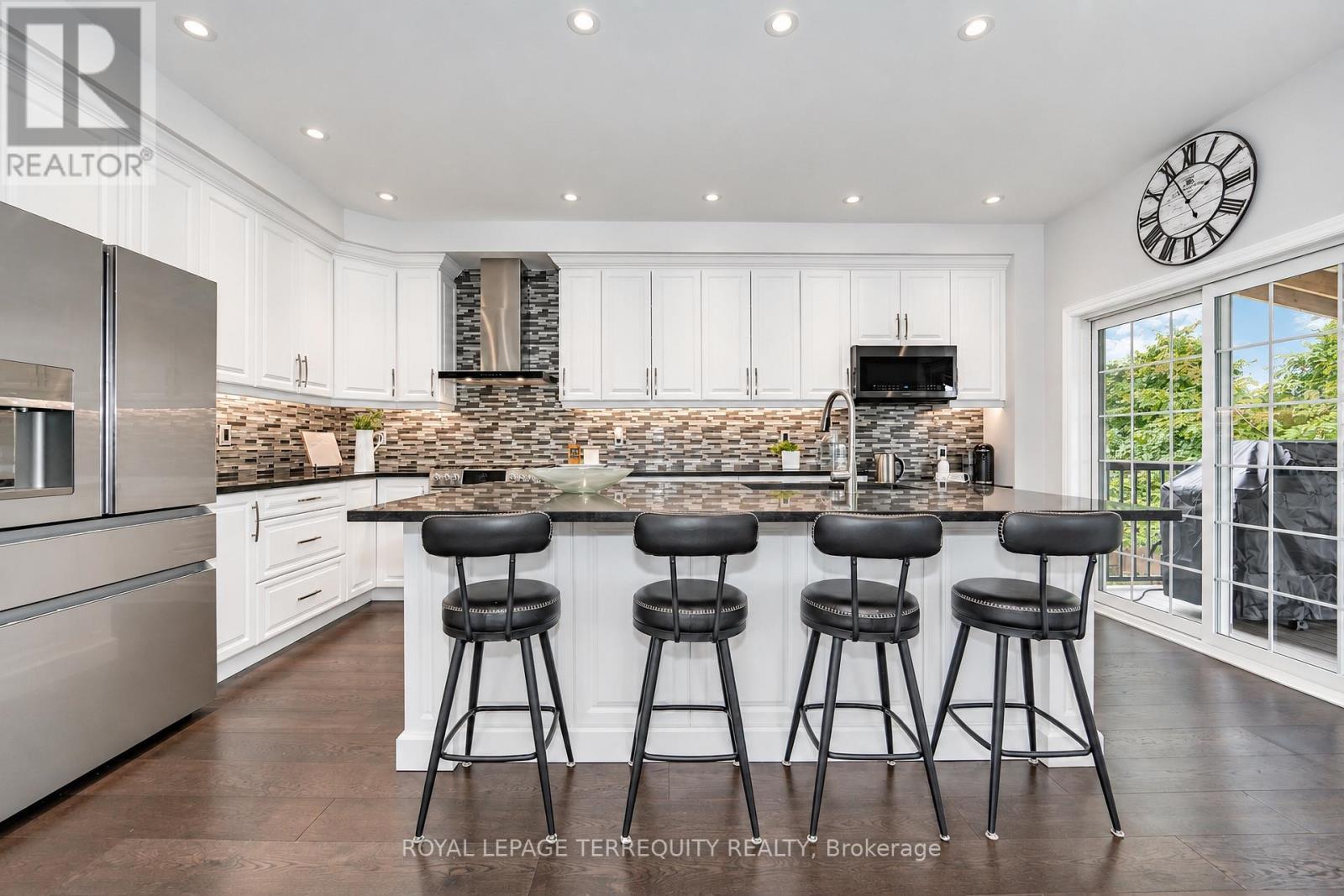 2162 DAWSON CRESCENT - 9