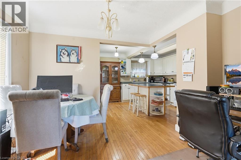 24 BARTON Street - 7