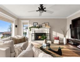15573 Finlay Court, White Rock, BC V4B5H3 Photo 6