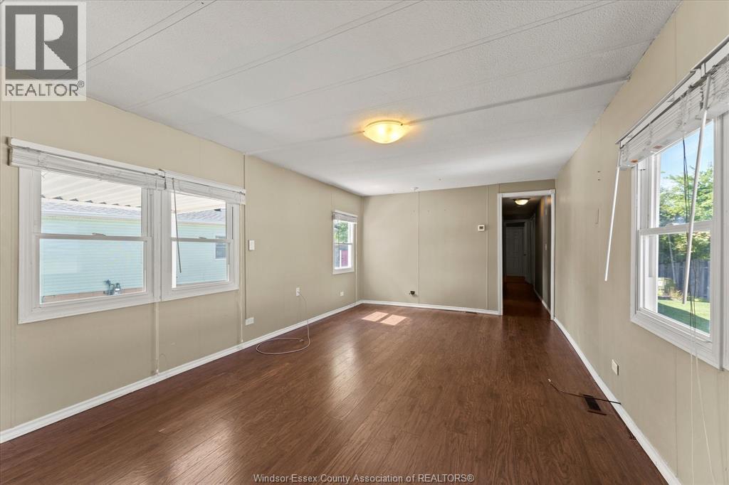 52 PARKSIDE DRIVE - 11