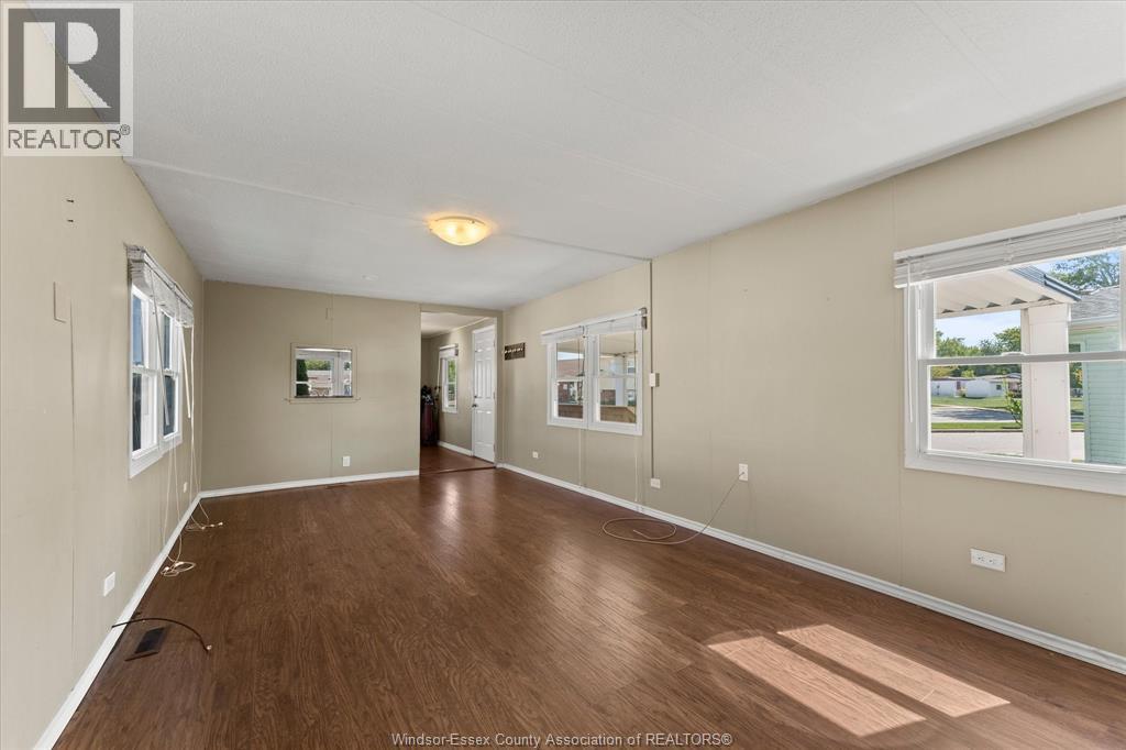 52 PARKSIDE DRIVE - 12