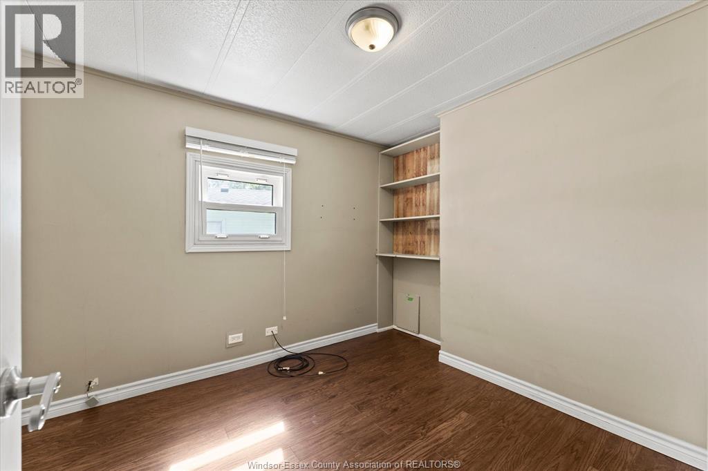 52 PARKSIDE DRIVE - 19
