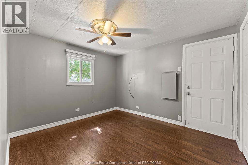 52 PARKSIDE DRIVE - 21