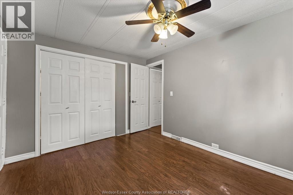 52 PARKSIDE DRIVE - 22