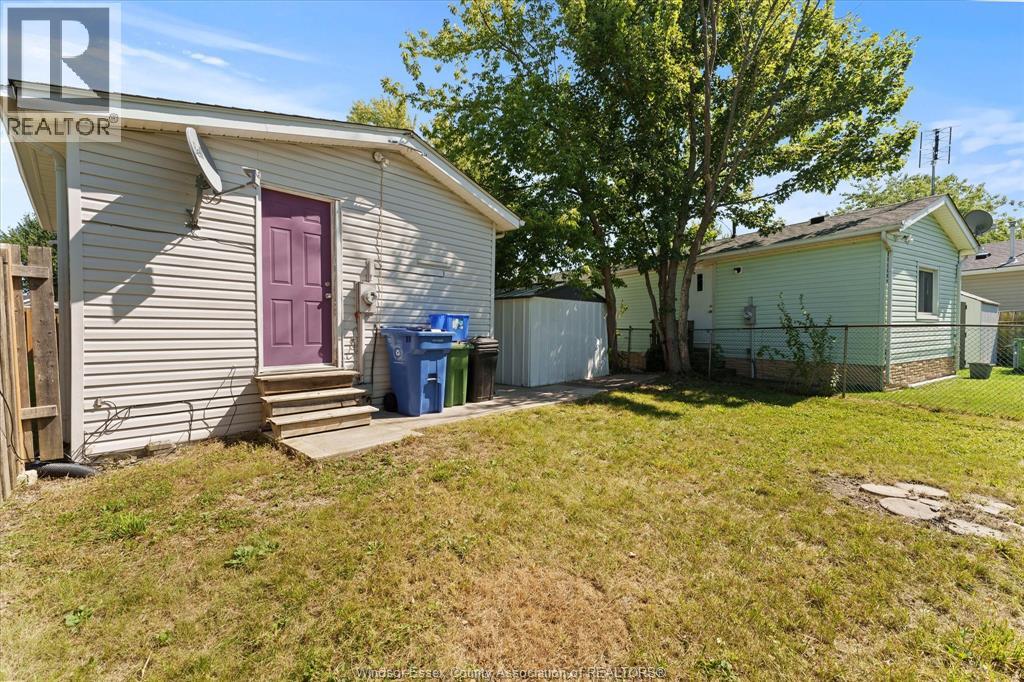 52 PARKSIDE DRIVE - 27