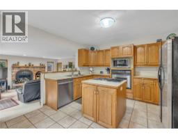 Family room - 128 Ponderosa Place, Penticton, BC V2A7Y8 Photo 9