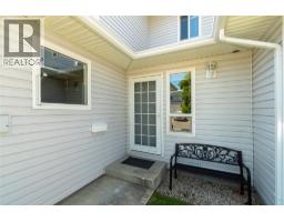 Kitchen - 2951 11th Avenue Ne Unit# 2, Salmon Arm, BC V1E1V8 Photo 8