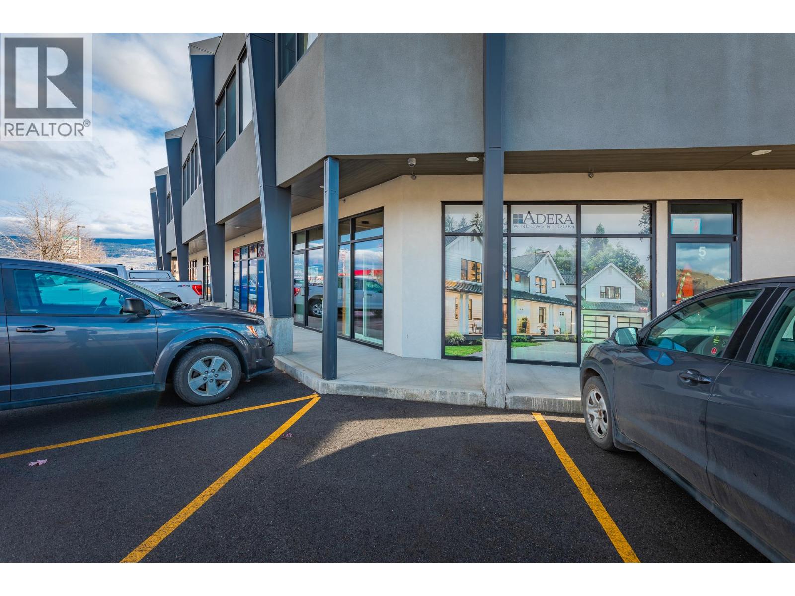 4 1990 Landsdowne Place, Kelowna