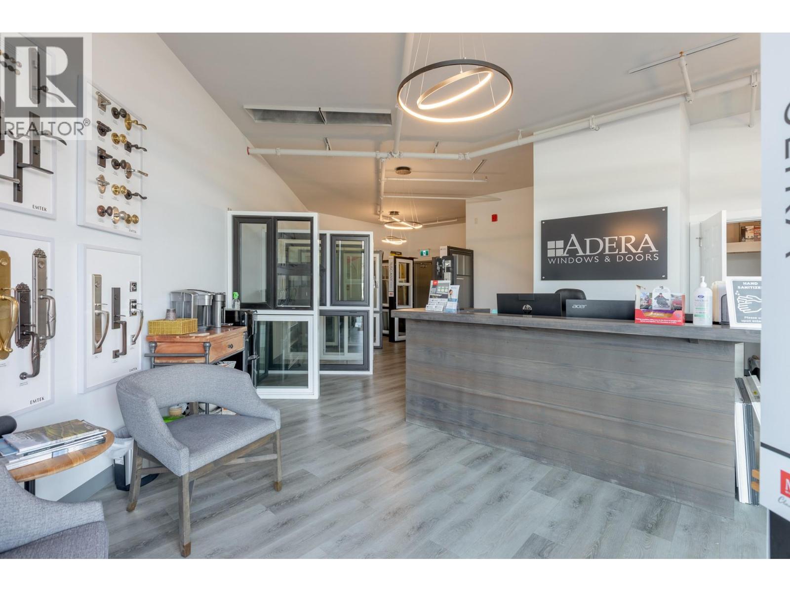 4 1990 Landsdowne Place, Kelowna