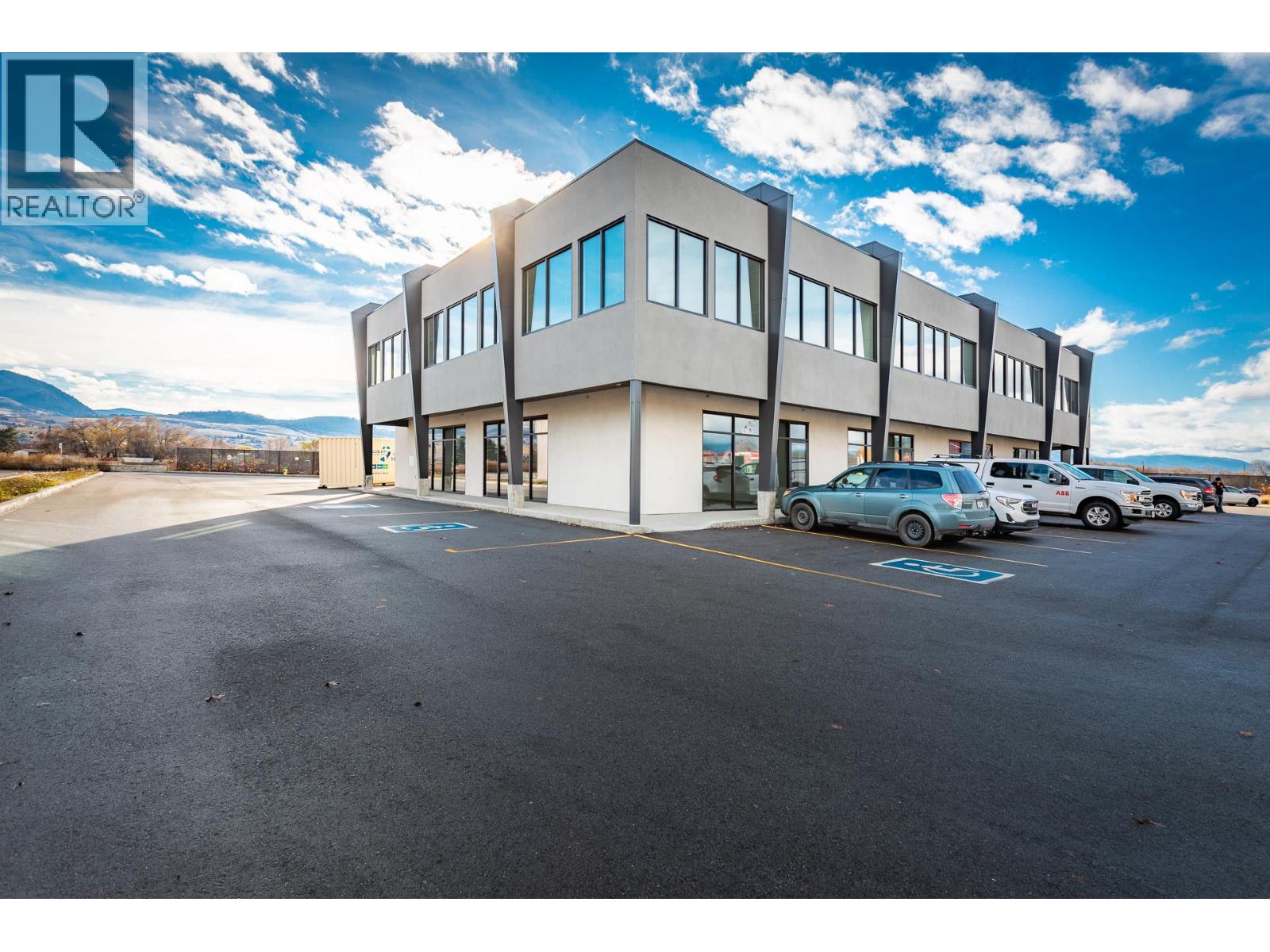 4 1990 Landsdowne Place, Kelowna