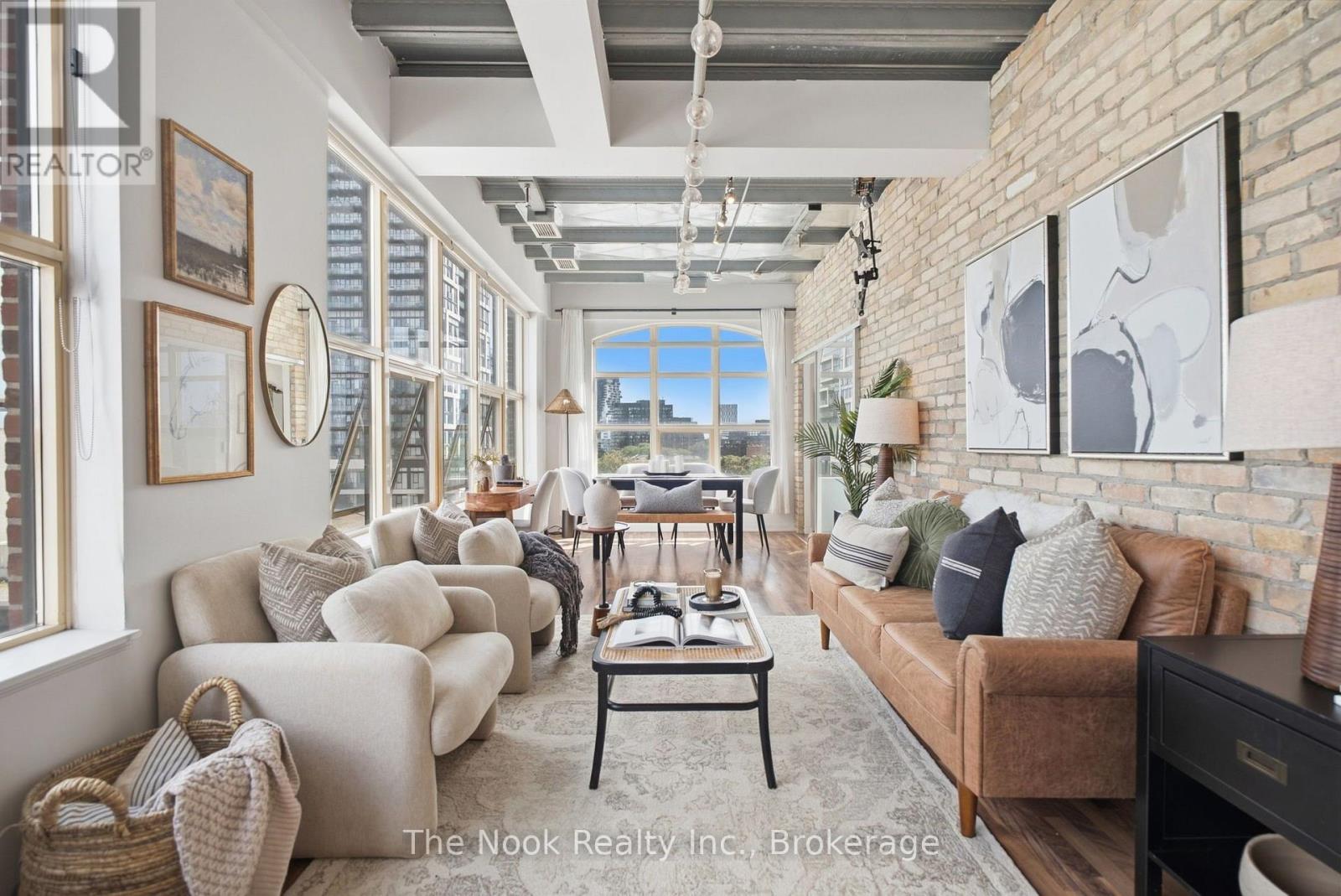 603 - 736 DUNDAS STREET E