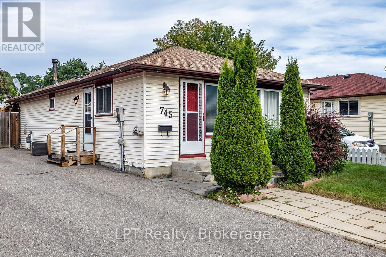 745 Grandview Drive, Oshawa, ON