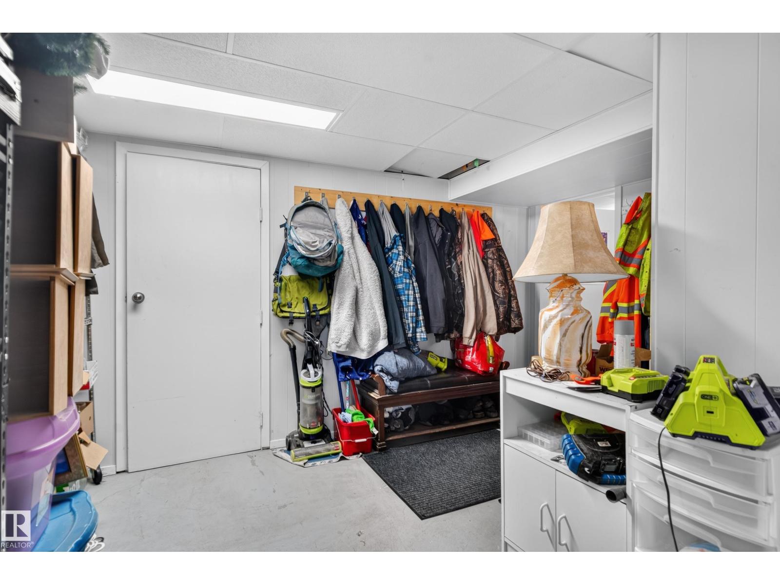 10548 40 ST NW - 29