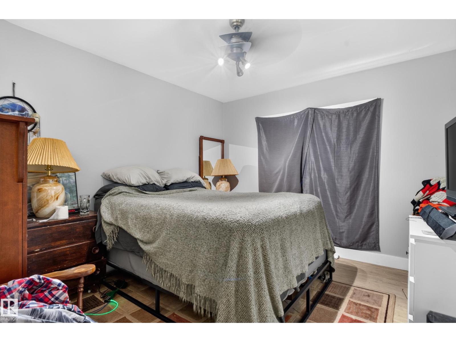 10548 40 ST NW - 12