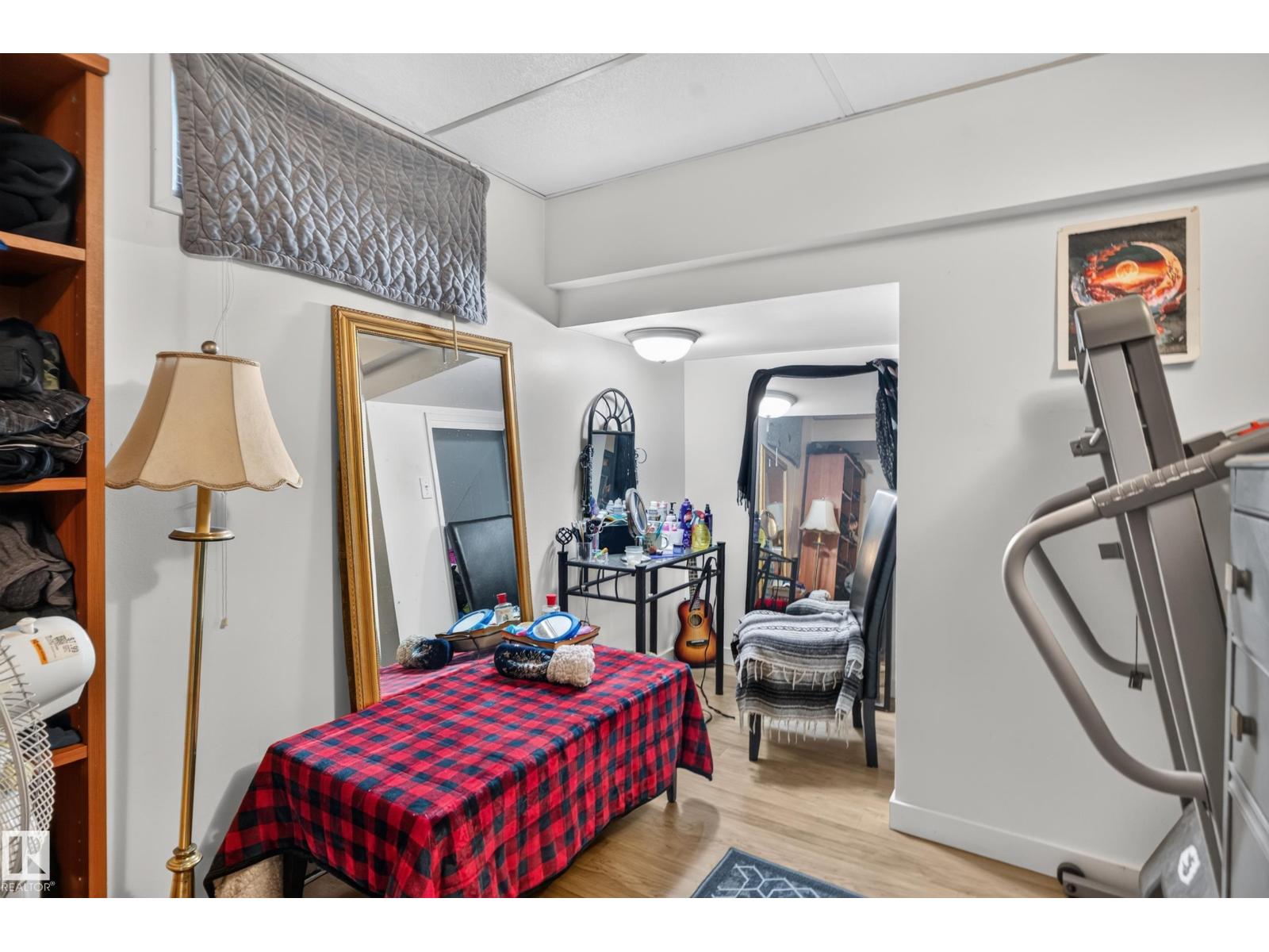 10548 40 ST NW - 30