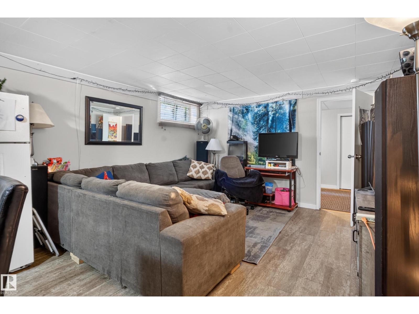 10548 40 ST NW - Image 23