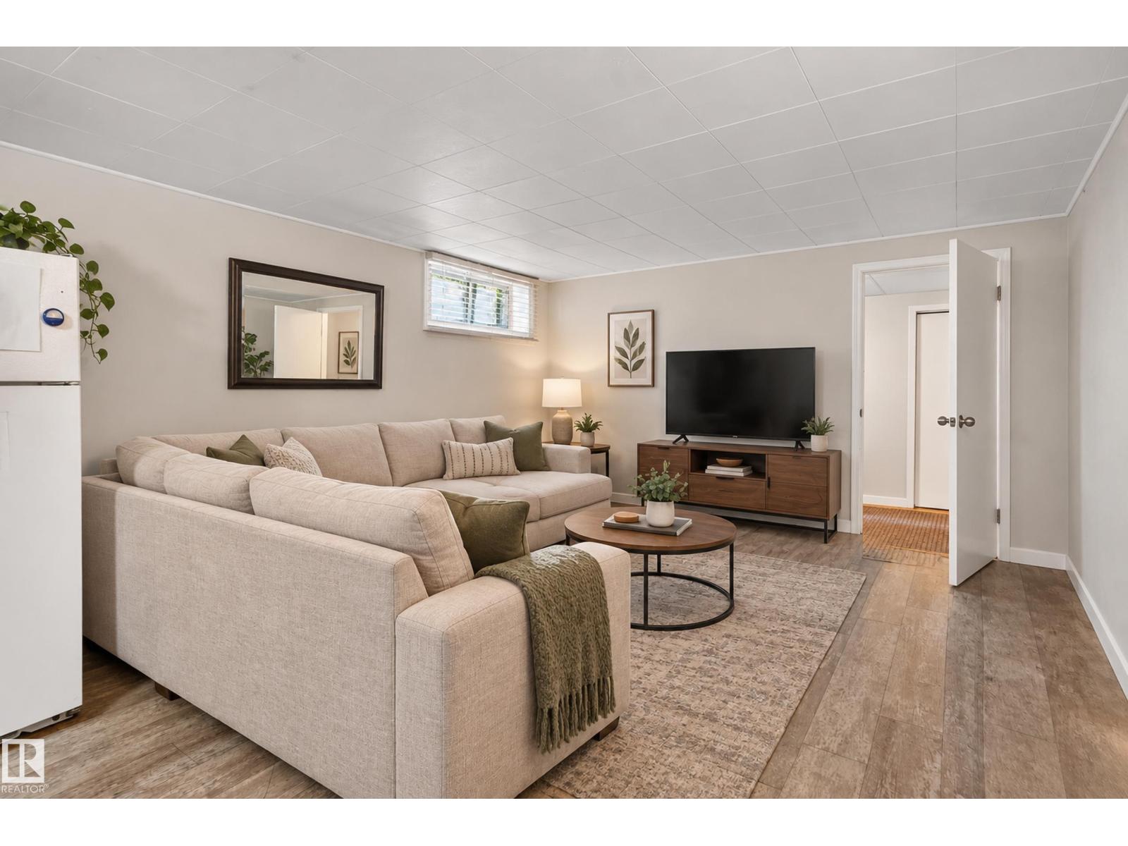 10548 40 ST NW - 25
