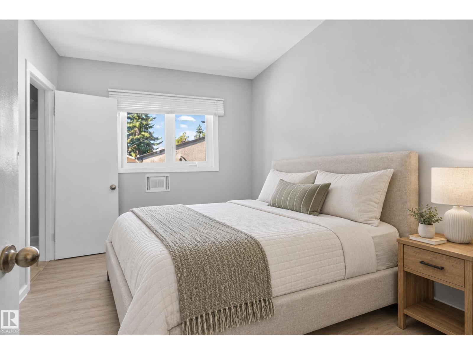 10548 40 ST NW - Image 13