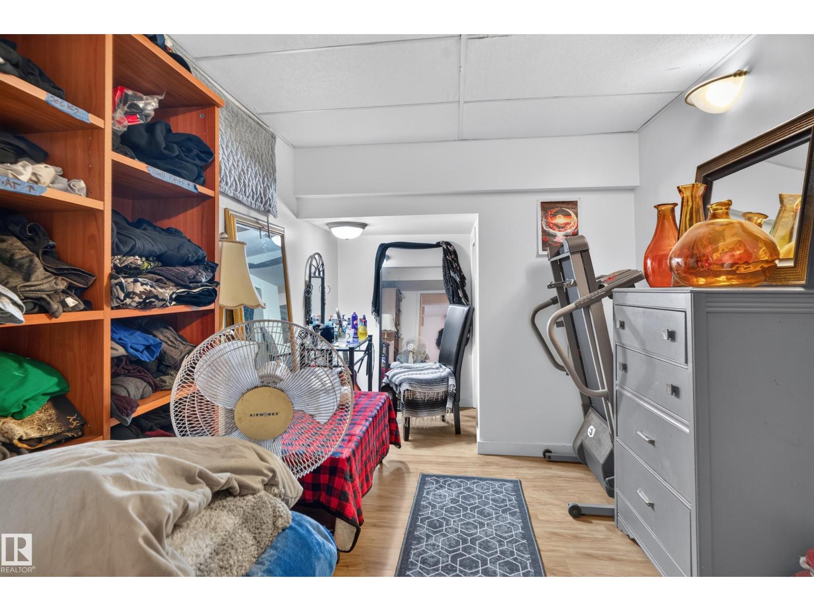 10548 40 ST NW - 31